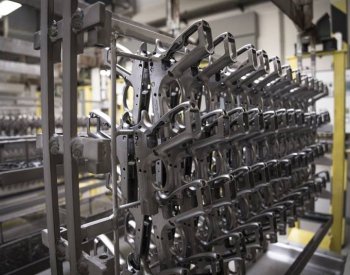 Skupině Colt CZ v pololetí meziročně klesly výnosy, prodala méně zbraní