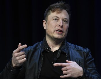 Musk naznačil, že hodlá zpoplatnit všem uživatelům přístup k síti X