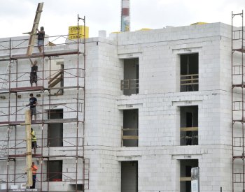 Odborníci: Stavebnictví se mění, je nutné zatraktivnit ho pro mladé