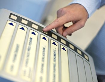 Čistý zisk bank v 1. pololetí stoupl o 1,1 miliardy na 55,7 miliardy Kč