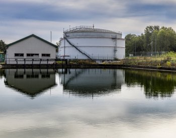 Čepro zahájila v Hněvicích výstavbu šesti nádrží na pohonné hmoty