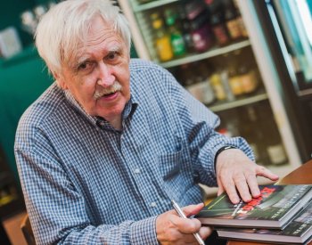 Spisovatel Kratochvil si neumí představit, že by přestal vyprávět příběhy