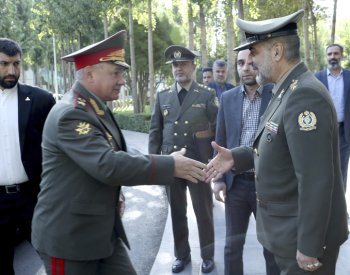 Vztahy Ruska a Íránu přes odpor Západu posílily, řekl Šojgu na návštěvě Teheránu