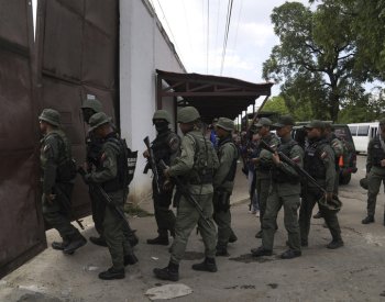 Venezuelská policie zasahovala ve věznici vedené lídrem gangu, měla bar i bazén