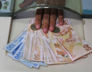 Turecká centrální banka zvýšila kvůli inflaci základní úrok na 30 procent