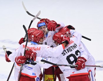 Karlovy Vary a Hradec Králové budou v extralize hájit neporazitelnost