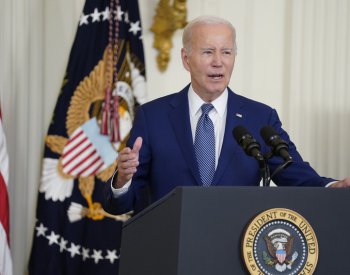 Biden podle Bílého domu představí nový balík vojenské pomoci Ukrajině