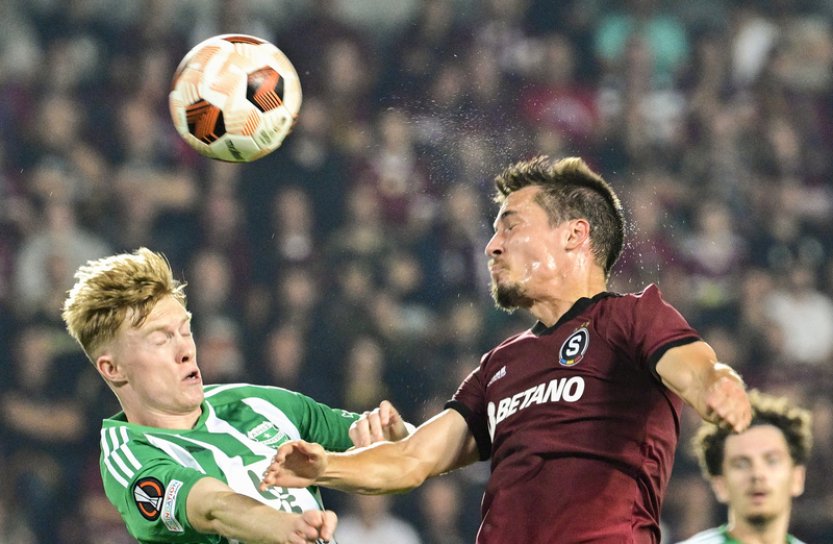 Hráli jsme proti basketbalistům, řekl trenér Arisu po prohře na Spartě