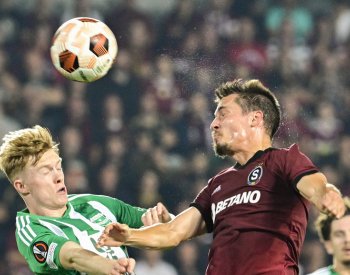 Hráli jsme proti basketbalistům, řekl trenér Arisu po prohře na Spartě