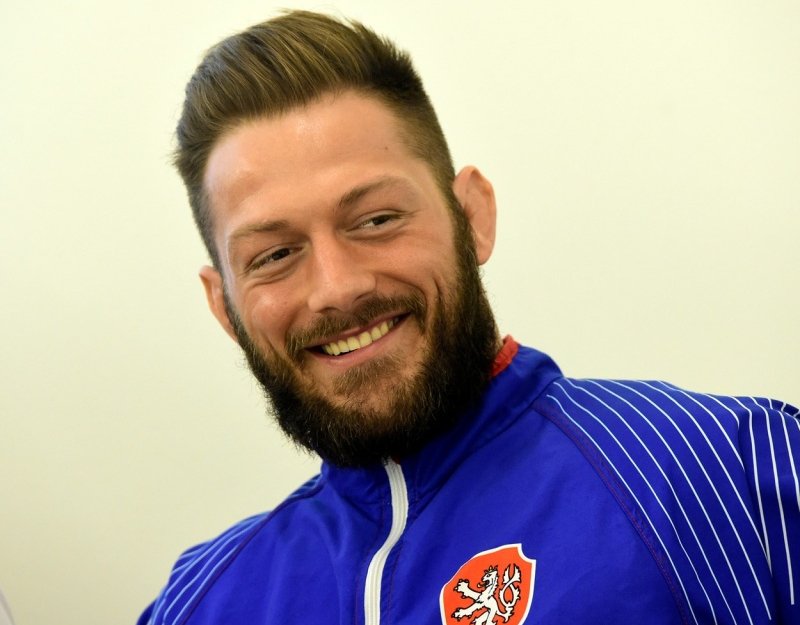 Zápasník Omarov postoupil na MS do duelu o bronz, ve hře je i postup na OH