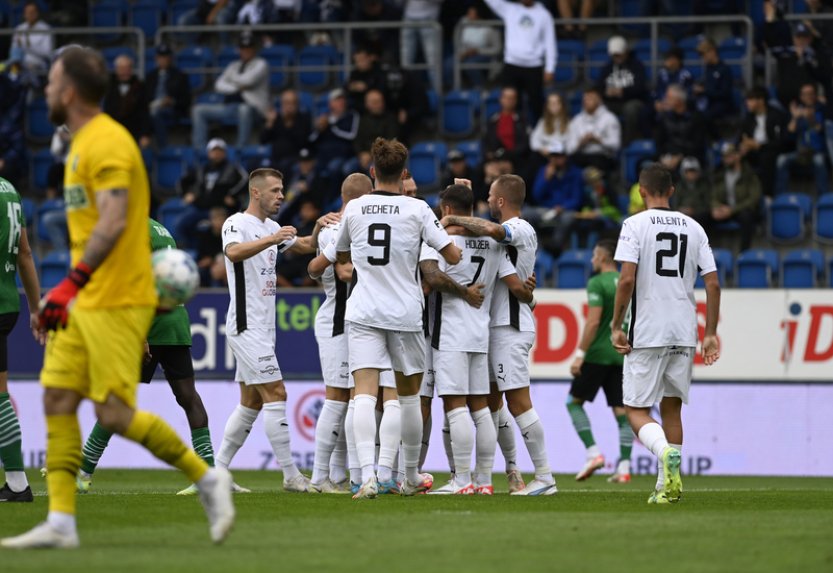 Fotbalisté Slovácka zdolali Karvinou 2:0 a posunuli se na čtvrté místo