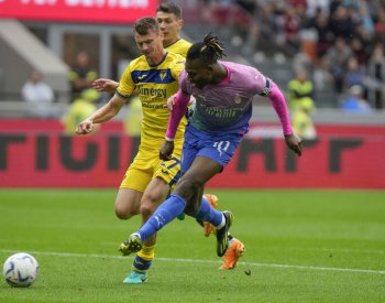 AC Milán po debaklu v městském derby porazil Veronu 1:0
