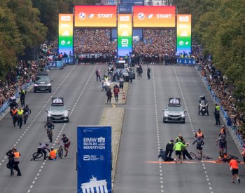 Policie zabránila narušení maratonu v Berlíně klimatickými aktivisty
