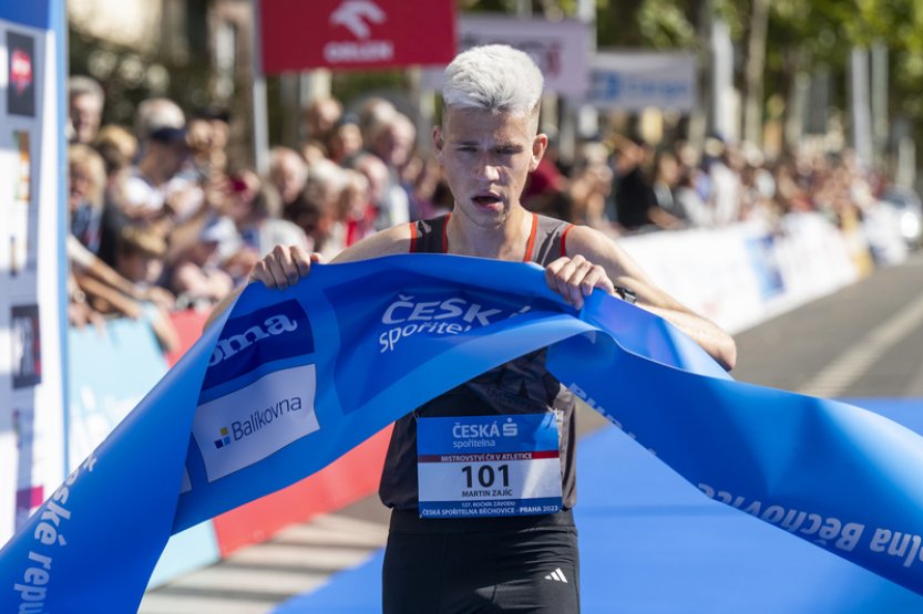 Zajíc potřetí za sebou získal titul v Běchovicích, Hrochová poprvé