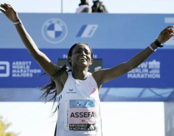 Assefaová zaběhla v Berlíně fantastický světový rekord v maratonu