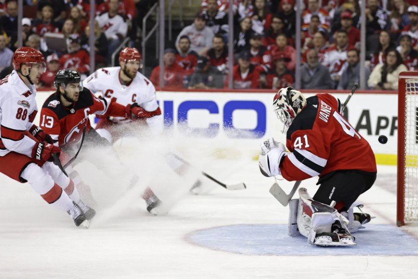 Nečas odstartoval dvěma góly obrat New Jersey, Vaněček byl střídán