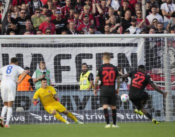 Leverkusen v bundeslize porazil 4:1 Heidenheim a drží se vedoucího Bayernu