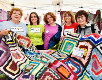 V charitativním projektu uháčkovaly dobrovolnice na Plzeňsku za rok 370 dek