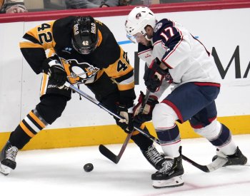 Hertl pomohl v přípravě na NHL třemi body k výhře San Jose nad šampiony Vegas