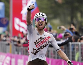 Nor Leknessund je novým lídrem Gira, čtvrtou etapu vyhrál Paret-Peintre