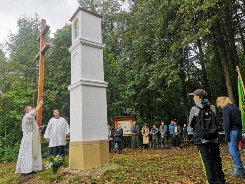 Lesy města Brna obnovily boží muka z roku 1639 u Březové, jsou v nich relikvie