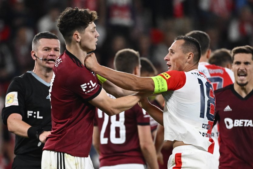 Podle Slavie rozhodčí derby nezvládli, průběhu vyhroceného zápasu lituje