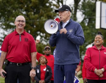 Biden zavítal mezi stávkující zaměstnance automobilek