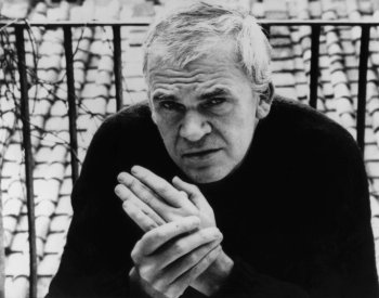 Milan Kundera obsadí poslední místo v tzv. čestném kruhu na brněnském hřbitově