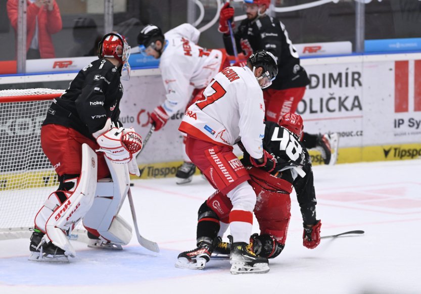 Třinec vyhrál na ledě Olomouce 4:3 a připsal si třetí úspěch za sebou