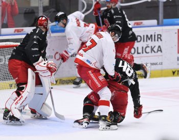 Třinec vyhrál na ledě Olomouce 4:3 a připsal si třetí úspěch za sebou