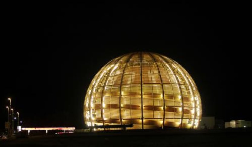 Antihmota reaguje na gravitaci stejně jako hmota, uvedli vědci