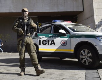 Útočník v Bratislavě postřelil čtyři lidi, policie ho podle médií zastřelila