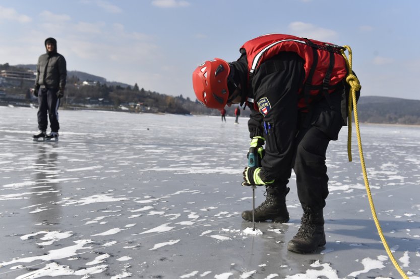 Povodí Moravy varuje před vstupem na led, je tenký a má se oteplovat