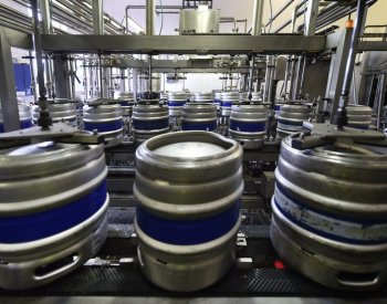 Analytik: Ceny surovin na výrobu piva klesají, pivovary ale zdražovaly