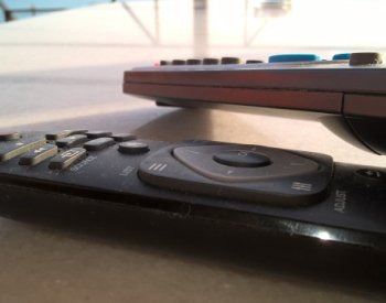 Průměrná doba u televize na Štědrý den stoupne na 6,5 hodiny