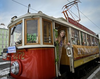 Skauti rozvezou po ČR betlémské světlo, v Praze ho budou vozit tramvaje