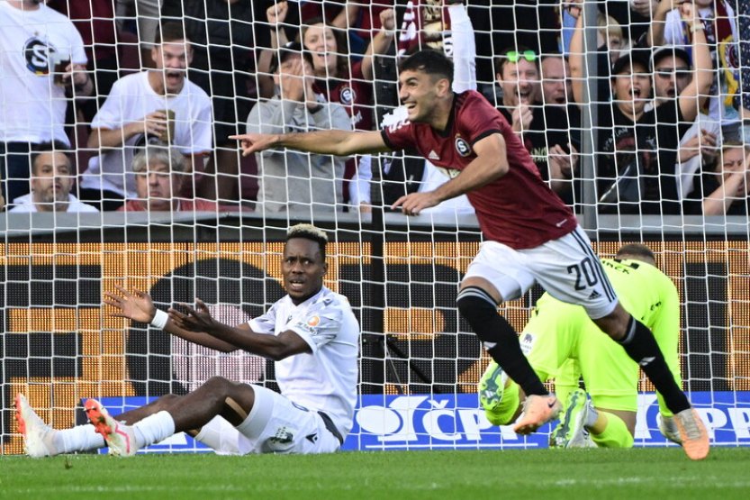 Fotbalisté Sparty zdolali v ligovém šlágru Plzeň 2:1 a upevnili si první místo