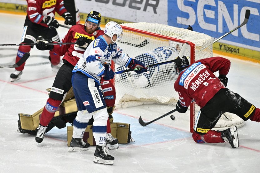 Hokejisté Sparty poprvé v sezoně prohráli, Kladno v prodloužení přetlačilo Plzeň