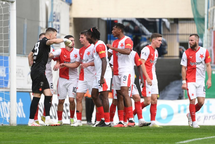 Fotbalisté Slavie jen remizovali v Teplicích, domácí Vachoušek nedal penaltu