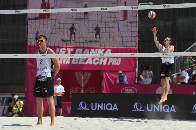 Beachvolejbalisté Perušič se Schweinerem ovládli Pro Tour Elite v Paříži
