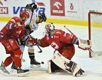 Hokejisté Litvínova porazili Třinec, vyhráli pošesté v řadě a jsou druzí