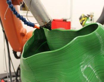 Letošní Mendelovo výročí připomíná i křeslo vyrobené robotickým 3D tiskem