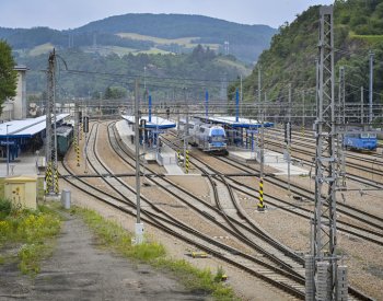 Na trati mezi Karlštejnem a Berounem začne v listopadu rekonstrukce za 2,3 mld.