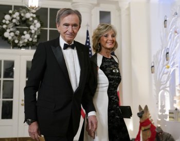 Nejbohatším člověkem světa je poprvé Evropan, Francouz Arnault