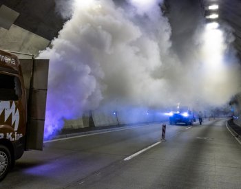 Silničáři v noci simulovali požár v tunelech na D8, testovali zabezpečení