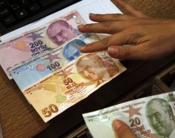 Inflace v Turecku se vrátila nad 60 procent, turecká lira klesla na nové minimum