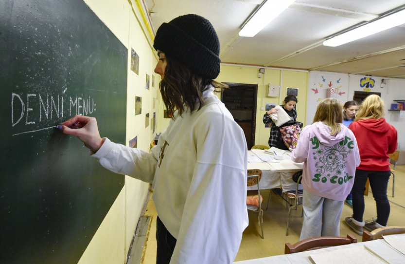 Charitativní kavárna skautů z Moravských Budějovic se letos otevře podesáté