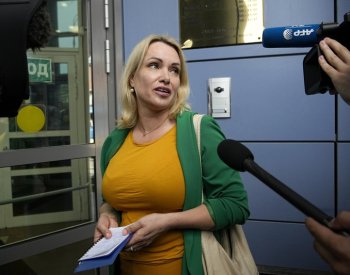 Soud vyměřil novinářce Ovsjannikovové v její nepřítomnosti 8,5 roku vězení