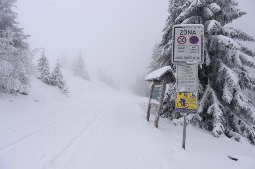 V Jeseníkách je vyhlášen první stupeň lavinového nebezpečí, stále sněží