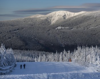 Horní úsek lanovky na Sněžku zastavil silný vítr, v nárazu dosáhl přes 86 km/h